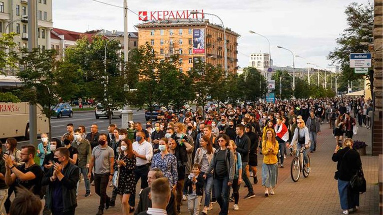 Митингующие выступали в поддержку недопущенных к выборам кандидатов