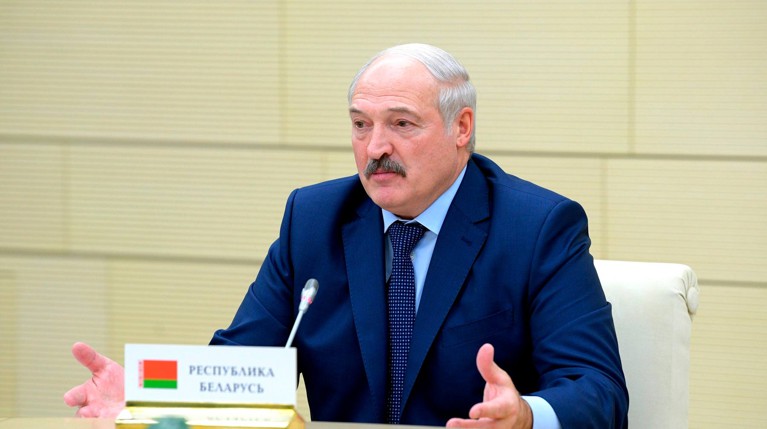 Хотят запрячь милицию в телегу и погонять кнутом: Лукашенко обвинил оппозицию в желании вернуть страну в 90-е — Daily Storm