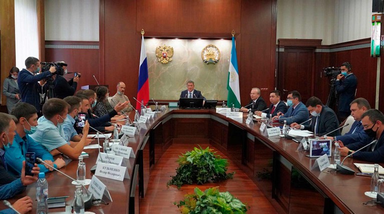 Глава региона отметил, что пока гора разрабатываться не будет Глава Башкортостана Радий Хабиров на встрече с защитниками шихана Куштау