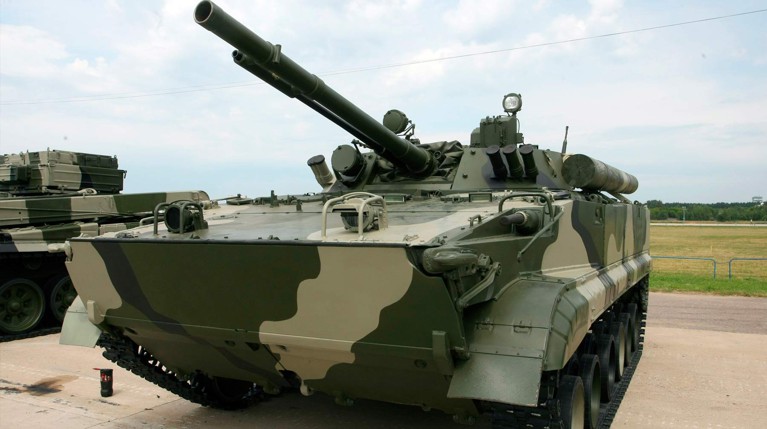 Боевая машина пехоты «Манул» оснащена противотанковыми ракетами «Корнет-Э» и новейшим прицельным комплексом Фото: © Global Look Press / Alexander Chernykh