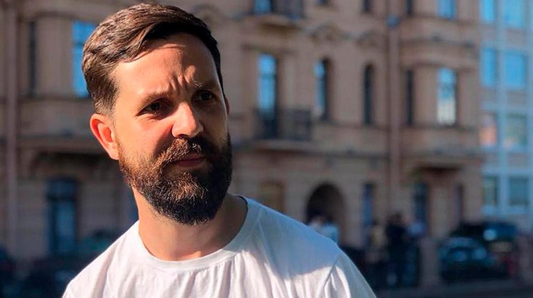 Замглавреда «Дождя» попал под обстрел в Карабахе и скрылся в бомбоубежище — Daily Storm