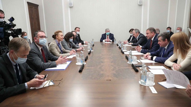 В ходе встречи парламентарии подняли тему защиты прав русскоязычного населения на Украине и в прибалтийских странах