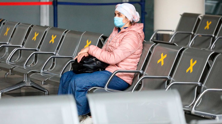 Оно будет предупреждать, если у кого-то, кто был в радиусе 10 метров от пользователя, обнаружат коронавирус
