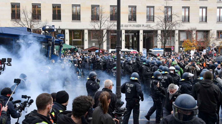 Берлин против карантина: в столице ФРГ после разгоне митинга задержали около 200 человек — Daily Storm