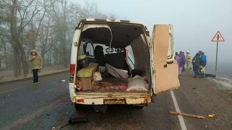 Еще два человека в результате аварии получили множество травм и были госпитализированы Фото: © ГУ МЧС России по Краснодарскому краю