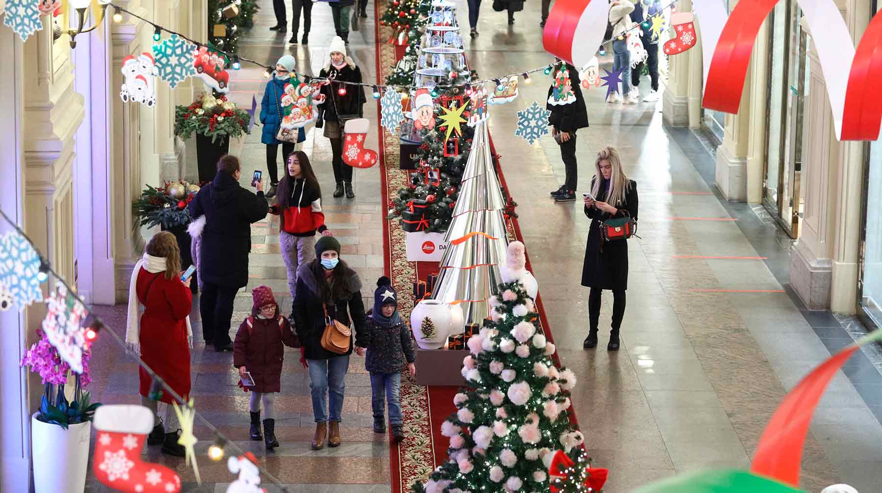 Руководство торгового дома пригласили в ОАТИ для составления протокола по результатам проверки противоэпидемических мероприятий Фотоr: © АГН Москва / Кирилл Зыков