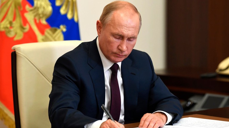 Cанкции за цензуру российских СМИ, иноагенты и молодежь до 35 лет: Путин подписал несколько законов — Daily Storm