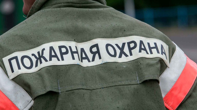 Экстренные службы спасли несколько граждан, включая ребенка, площадь пожара устанавливается Фото: © Global Look Press / Николай Гунгазов