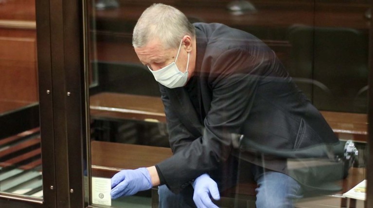 Адвокат Ефремова назвал выдумкой недоброжелателей сообщения о проблемах артиста с женой — Daily Storm