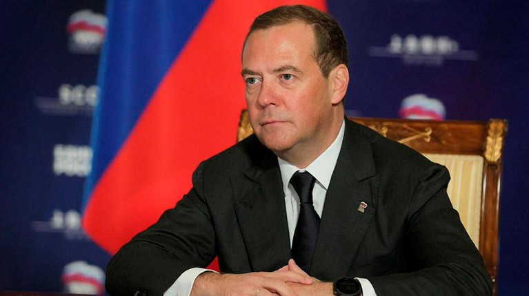 Медведев рассказал, что привился от COVID-19 российской вакциной — Daily Storm