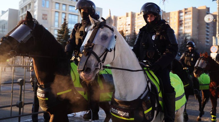 На помощь пришла кавалерия: Мосгорсуд оцеплен полицией — Daily Storm