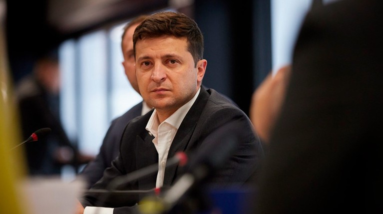 Зеленский запретил вещание трем телеканалам Украины — Daily Storm