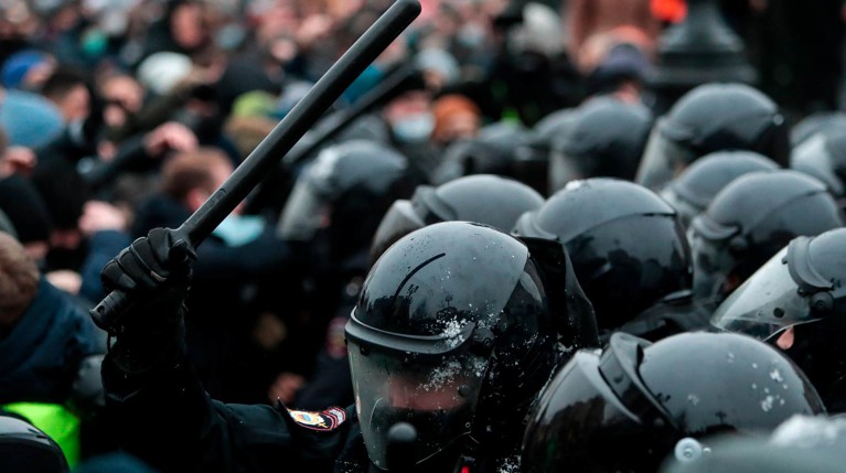 Песков: Несанкционированные протесты должны жестко подавляться — Daily Storm