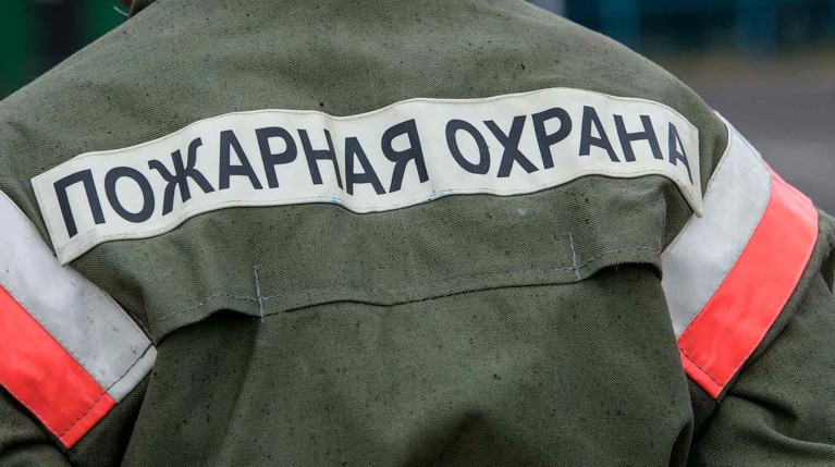 Трое пожарных погибли при тушении склада автозапчастей в Красноярске — Daily Storm