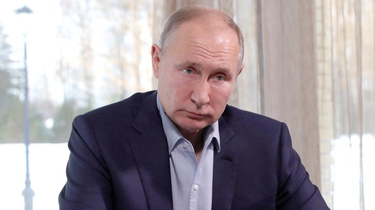 Штрафы за рекламу «веселящего газа» и поправки в Семейный кодекс: Путин подписал ряд законов — Daily Storm
