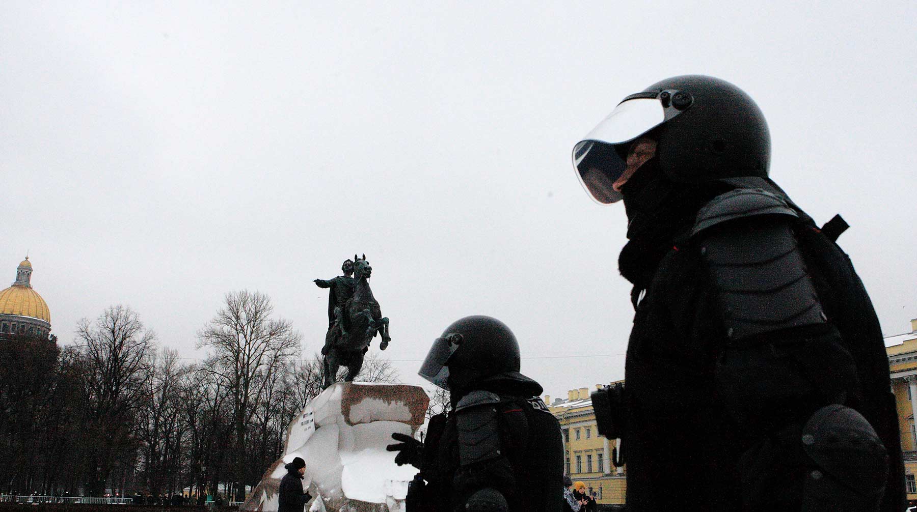 Нападавший признал, что был на акции в балаклаве и бил правоохранителя Фото: © Global Look Press / Замир Усманов