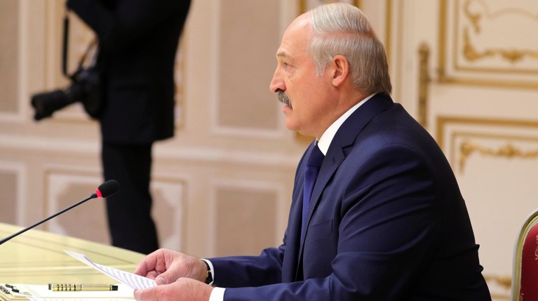 «Умные люди ищут кнопочные телефоны»: Лукашенко призвал отказаться от iPhone — Daily Storm