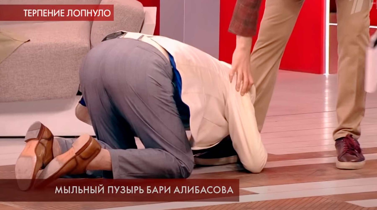 Скриншот: с Видео Пусть говорят "Мыльный пузырь Бари Алибасова"