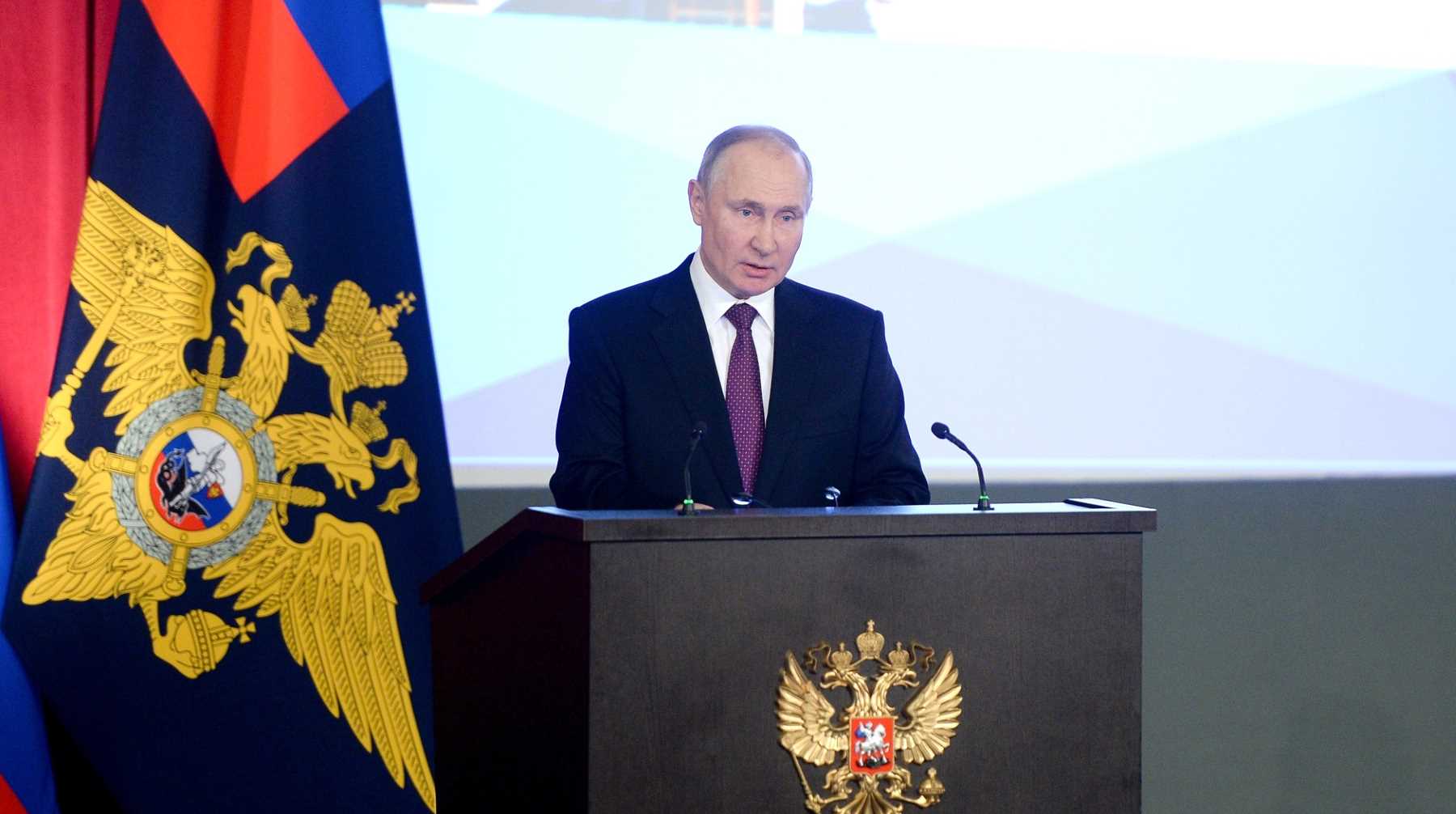 Правоохранители должны просматривать интернет-ресурсы, чтобы обнаруживать такие призывы, добавил президент Фото: © Global Look Press / Kremlin Pool