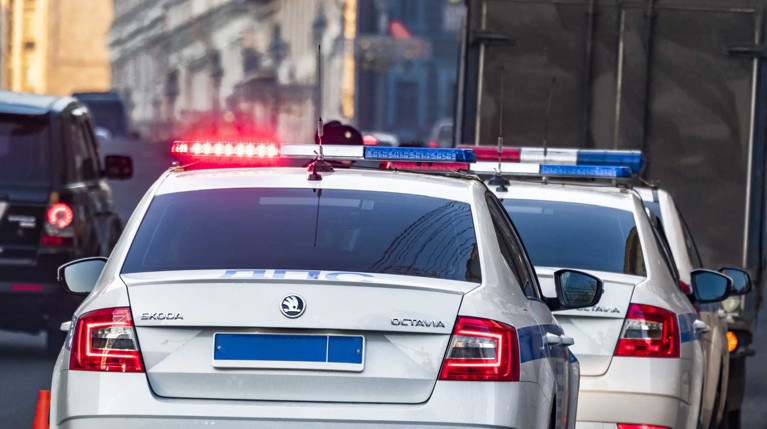 В Москве водитель Mercedes сбил двух женщин и сбежал — Daily Storm