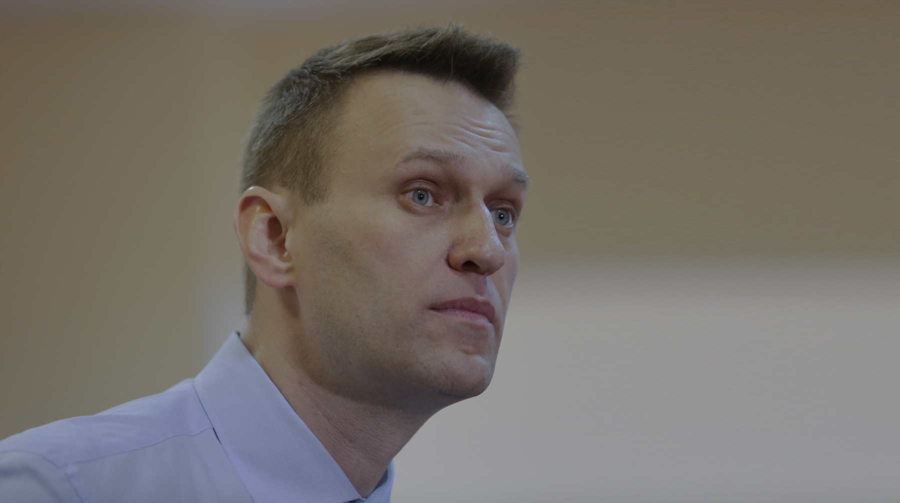 Dailystorm - Гуляет по бараку и не хромает: в Сети появилось видео с Навальным из колонии