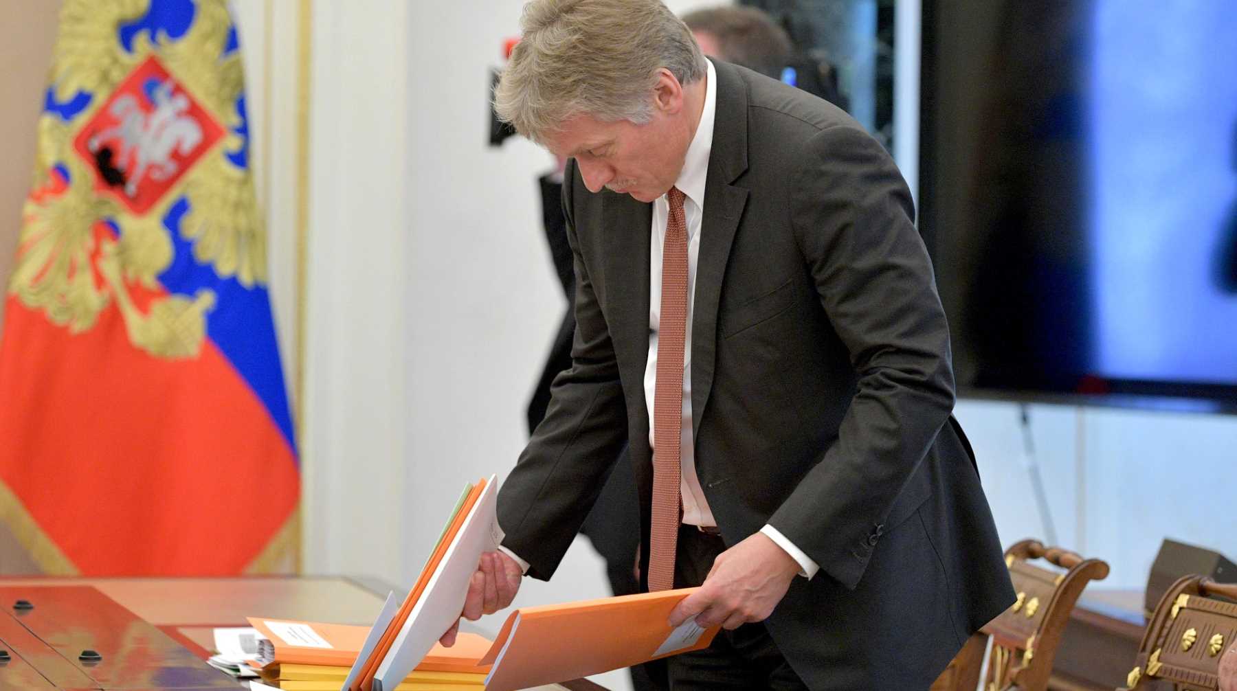 Песков пообещал спросить у президента, о каком пособии он говорил 21 апреля в Манеже Фото: © Global Look Press / Kremlin Pool