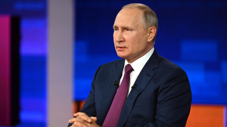 Путину показали дорогу, превратившуюся в пруд, в Красноярском крае — Daily Storm