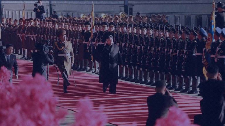 Сограждан с трибуны поприветствовал северокорейский лидер Фото:  Global Look Press / Kcna, Xinhua