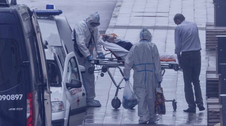Количество смертей за сутки составило 984 человека Фото: Global Look Press / Александр Поляков
