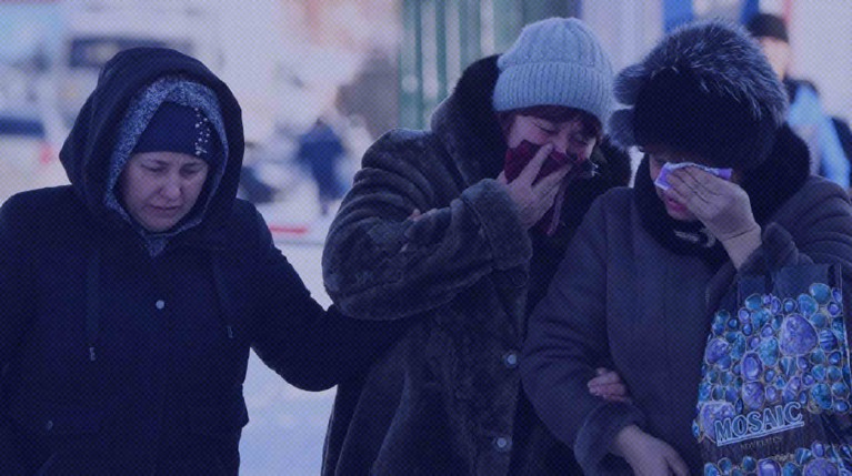 Жертвами стали 52 человека, в том числе шесть спасателей Родственники шахтеров у шахты "Листвяжная"