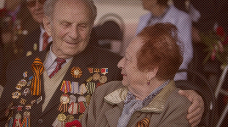 Извещение от налоговой службы за подарок на День Победы пришло 98-летней жительнице региона Фото: Global Look Press / Николай Гынгазов