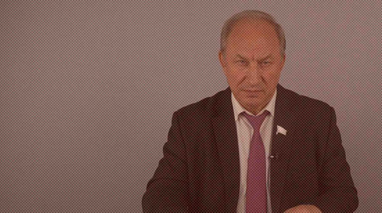 Депутат Госдумы Рашкин показал электронный браслет на ноге и устройство на поясе — Daily Storm