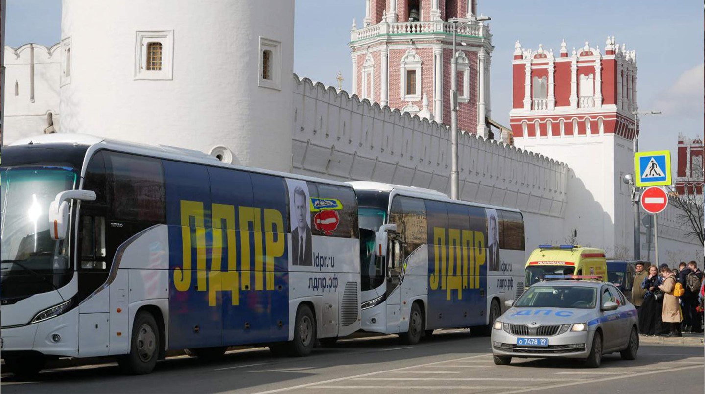 Партийные автобусы