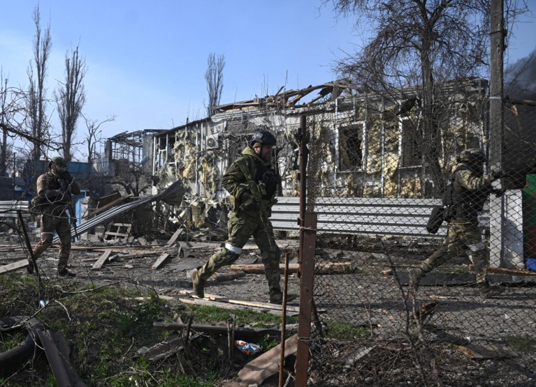 Кадыров показал трофейную технику «азовских вурдалаков» в Мариуполе — Daily Storm