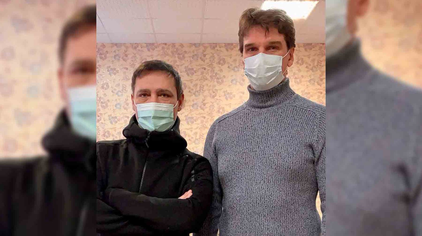 Юрий Шатунов и Евгений Михеев после подписания обращения к губернатору