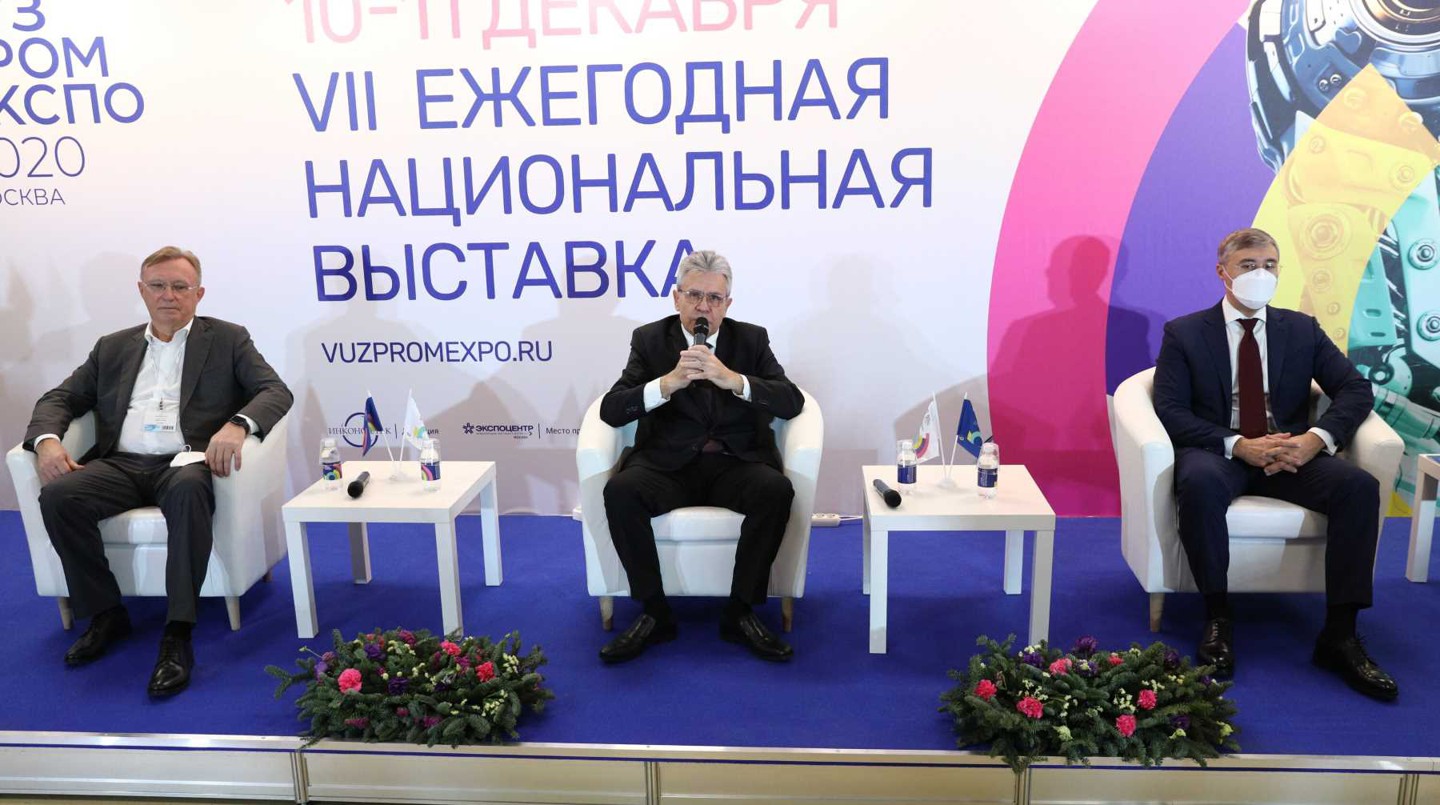 Генеральный директор ПАО «Камаз» Сергей Когогин, глава РАН Александр Сергеев и министр науки и высшего образования РФ Валерий Фальков