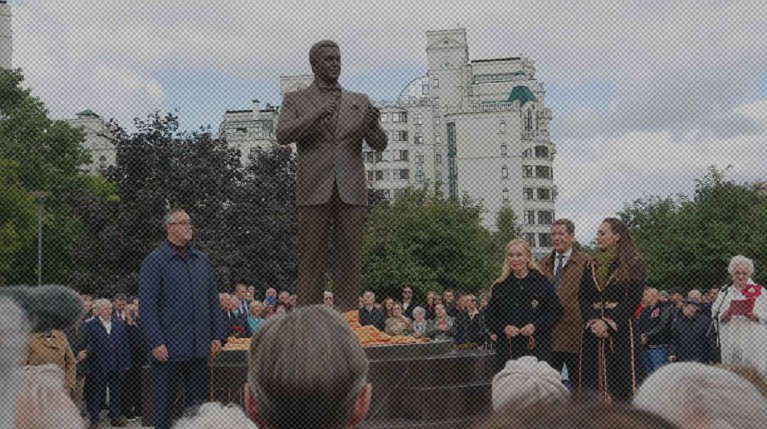 Мероприятие прошло в Оружейном переулке в преддверии Дня города Памятник Иосифу Кобзону