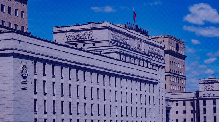 В ведомстве подчеркнули, что Зеленскому и его приспешникам придется отвечать за каждого убитого пленного Фото: Global Look Press / Константин Кокошкин