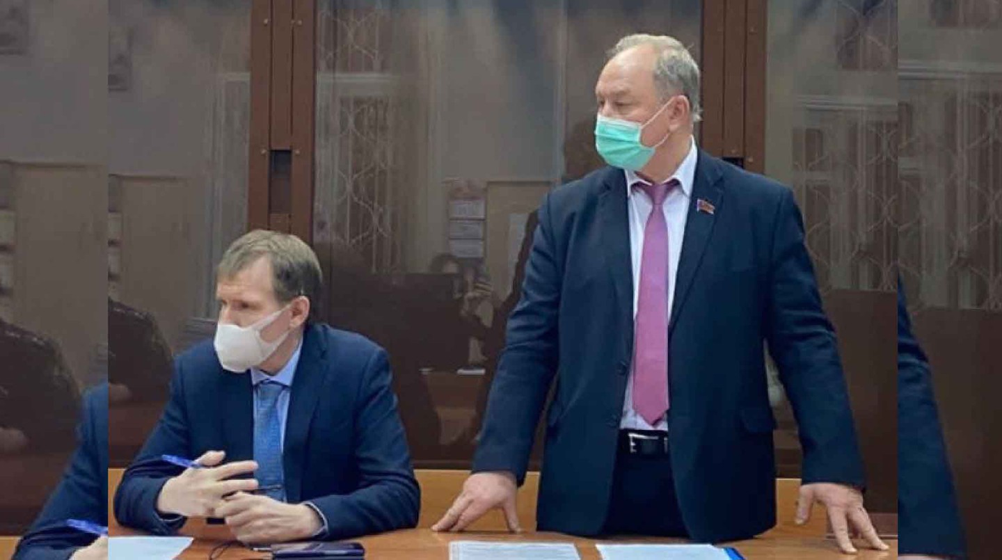 Валерий Рашкин в зале Басманного суда Москвы во время избрания ему меры пресечения по делу об убийстве лося на территории охотничьего хозяйства без соответствующего разрешения