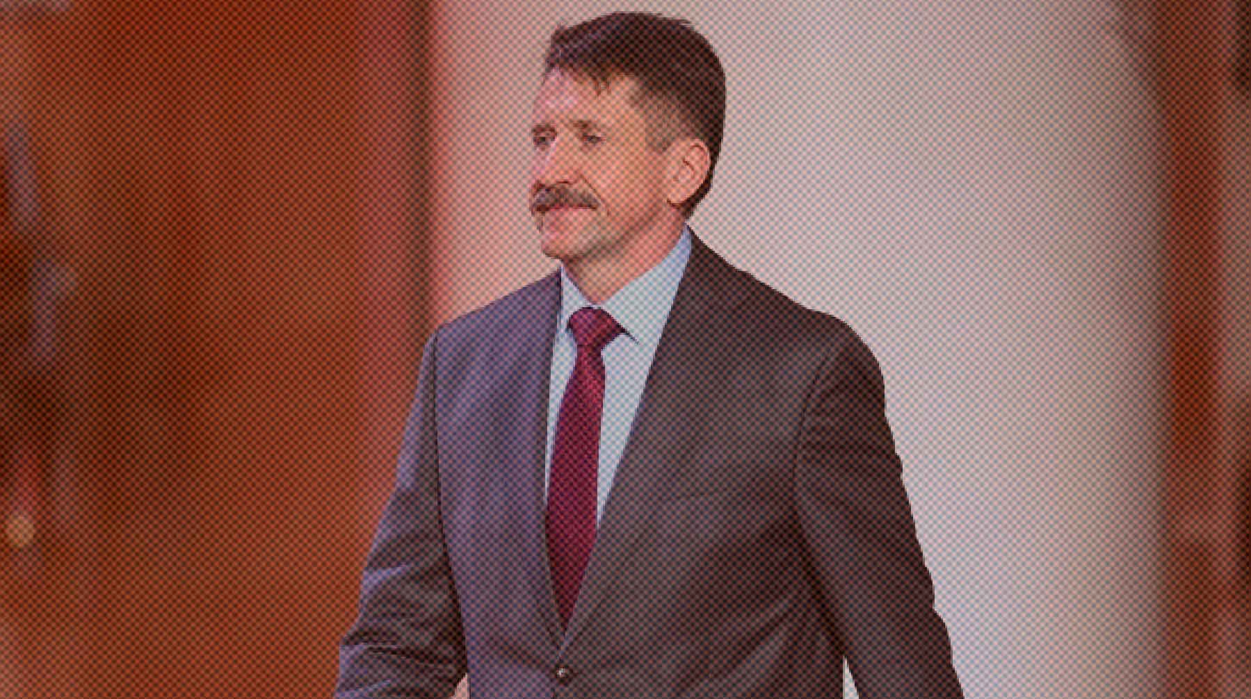Леонид Слуцкий вручил освобожденному из американской тюрьмы россиянину партийный билет Виктор Бут