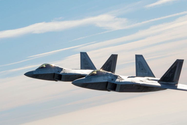 Истребитель F-22 уничтожил летательный аппарат ракетой AIM-9X у побережья штата Южная Каролина Истребители F-22