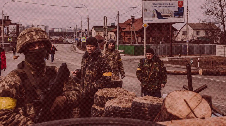 С солдатами поговорили директор ЧГТРК «Грозный» Чингиз Ахмадов и министр Чеченской Республики по нацполитике Ахмед Дудаев Фото: Global Look Press / Diego Herrera