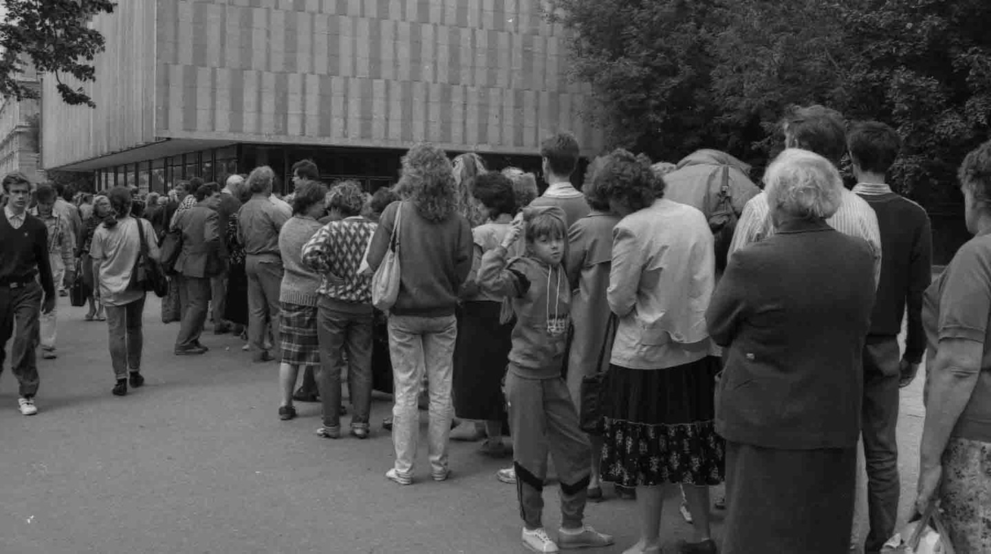 Очереди за хлебом в центре Москвы, 1992