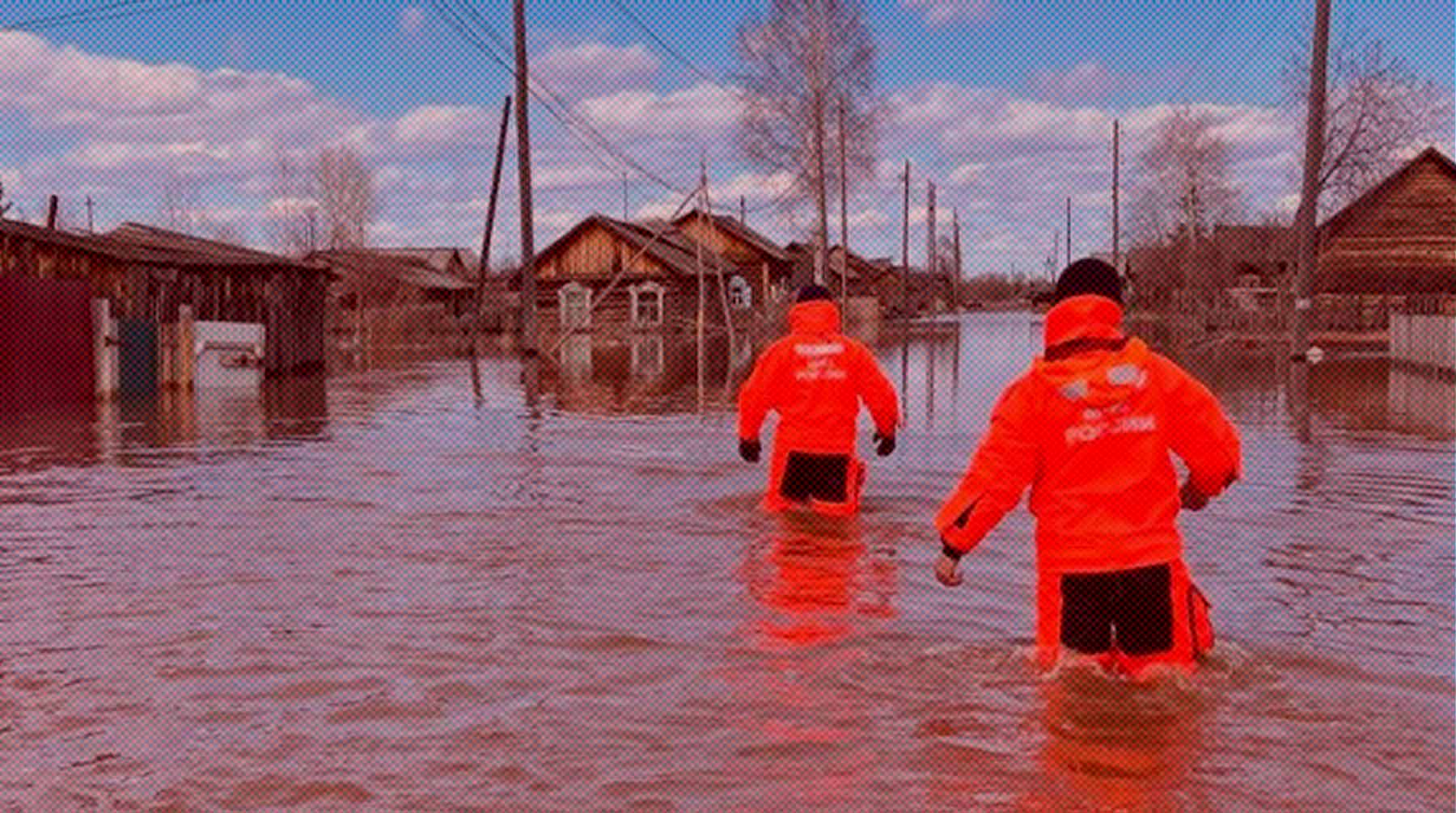 Это усложняет эвакуацию местных жителей из подтопленных районов, подчеркнули представители власти undefined