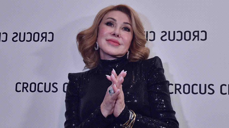 Балерина и актер тискались и развлекались под знаменитую песню певицы «Гитара» Любовь Успенская