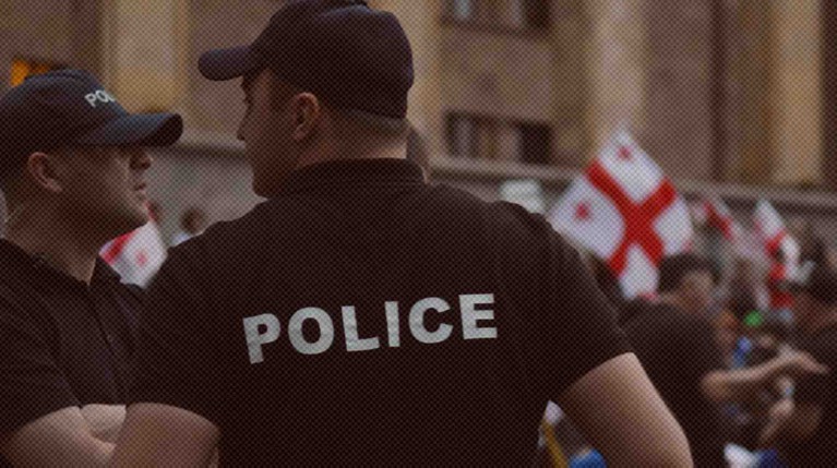 Взрывные устройства общим весом 14 килограммов злоумышленники положили в два контейнера Сотрудники грузинской полиции