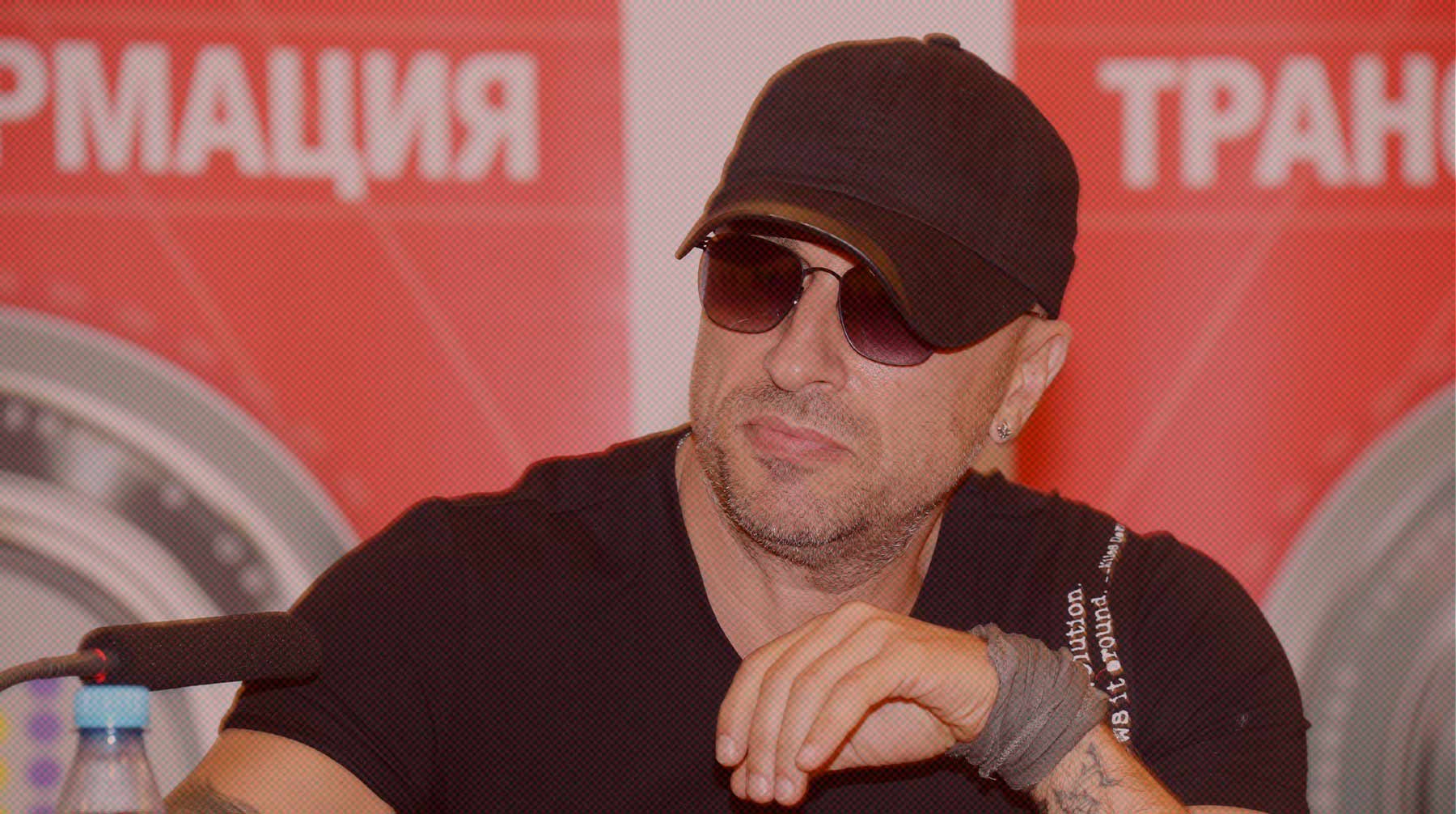 Dailystorm - Директор Нагиева усомнилась в подлинности фото актера на фоне георгиевской ленты в форме буквы Z