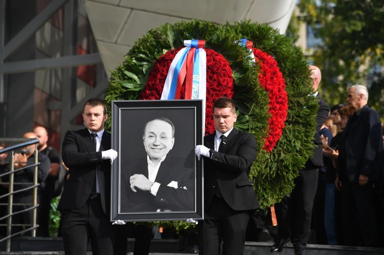 Бессменного ведущего КВН похоронили на Новодевичьем кладбище