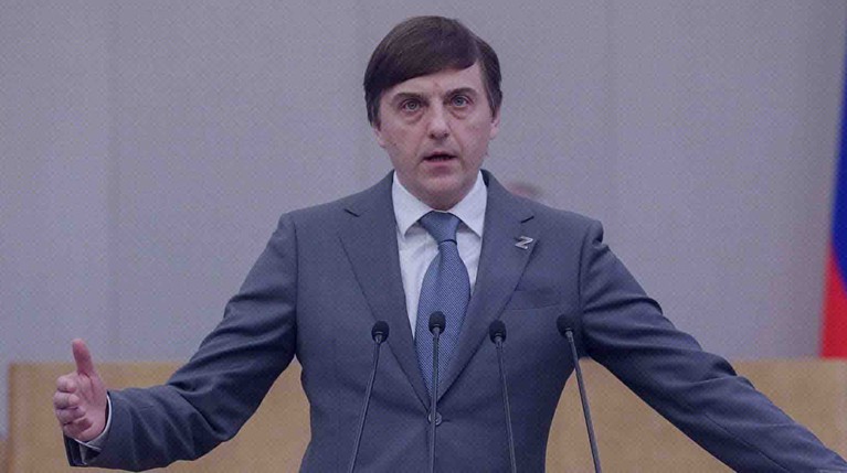 Глава ведомства также рассказал о попытках переписать историю ради изменения мировоззрения учащихся Сергей Кравцов