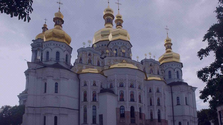 Это издевательство над верующими, все участвующие в осквернении святынь предстанут перед судом, заявил Вахтанг Кипшидзе Киево-Печерская лавра